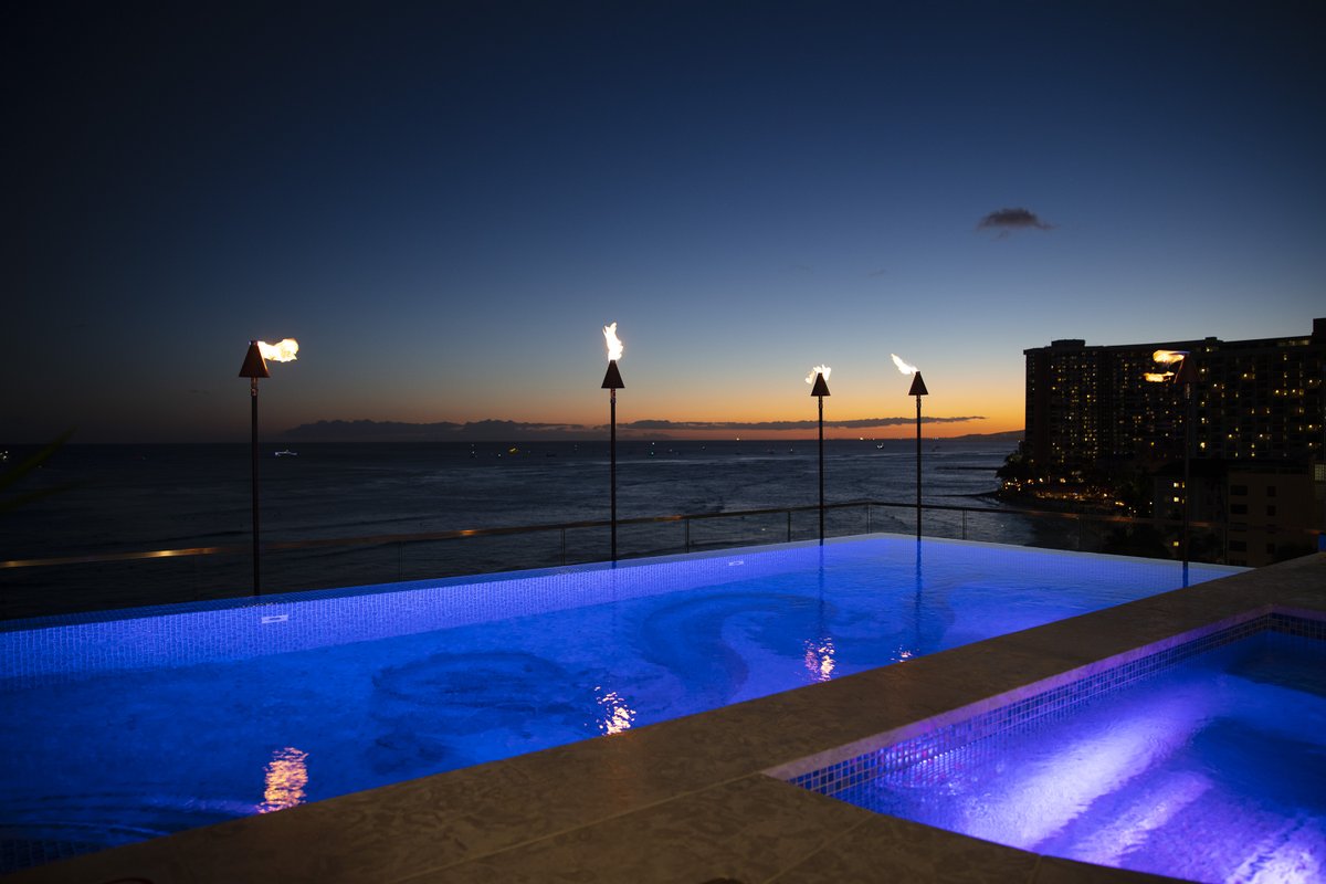 aquaaston's tweet photo. @islandsmagazine featured Aqua Oasis, @espaciowaikiki, and @mugenwaikiki, ESPACIO’s on-site restaurant, in an article outlining Hawaii’s pre-travel testing program and our commitment to #NextLevelClean.
Read the full story here: https://t.co/mh8gxTj2HT https://t.co/iDy7CAN83J