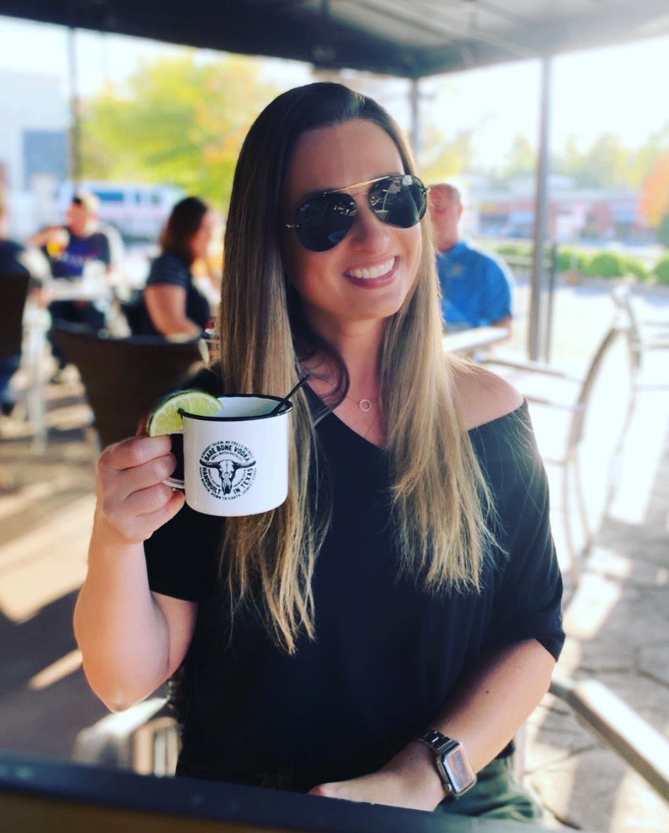 HDWTpodcast's tweet photo. Happy Friday and Happy Hour! We checked out @thebutcherandbottle’s dog-friendly patio (and staff!) and they did not disappoint! If you want refreshing beer, delicious cocktails, and an impressive menu, look no further! Ask for Kimberly and tell her we sent ya! 🍻🐾 https://t.co/6GEtOWIKxz