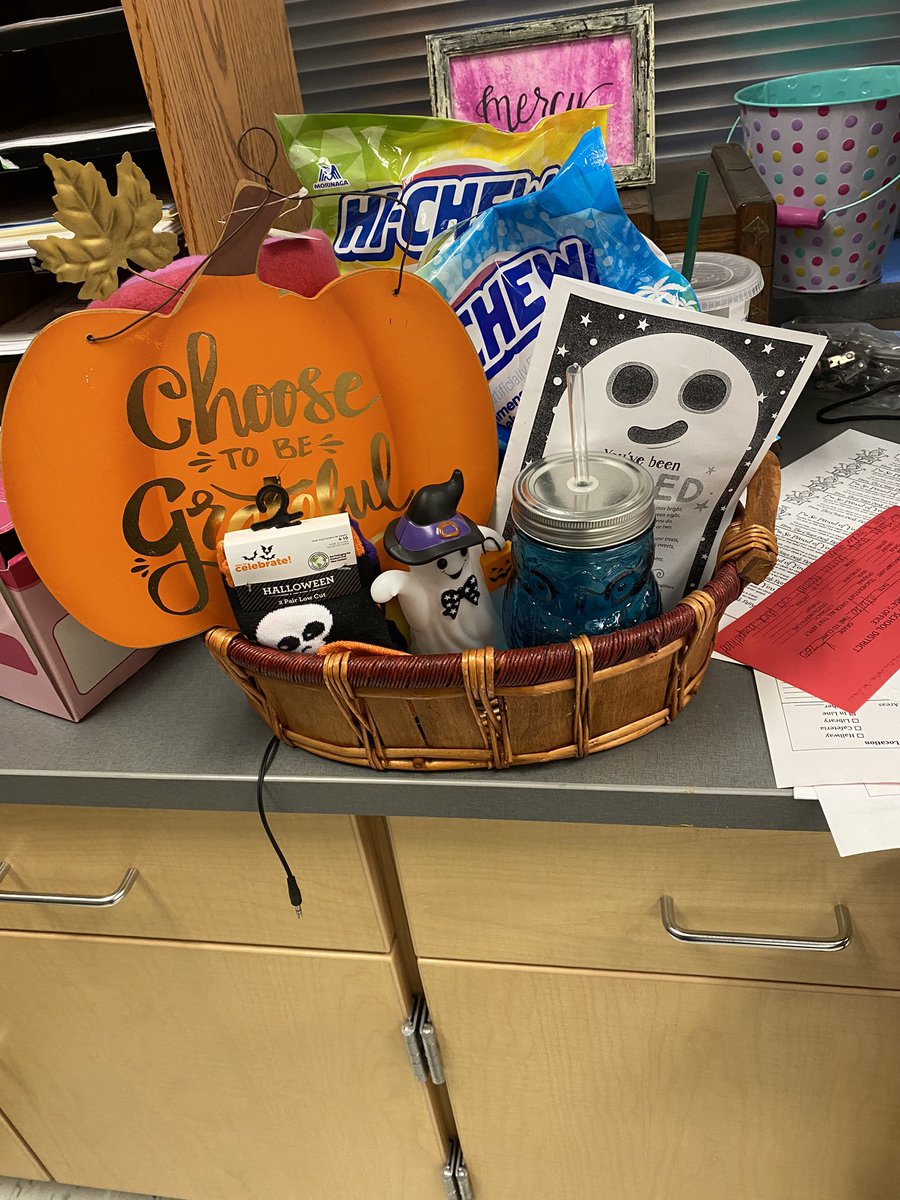 Bailey2706's tweet photo. Feeling spoiled by my students and coworkers this week! #mwisdmatters #lamarpride https://t.co/nqRq93YJsA