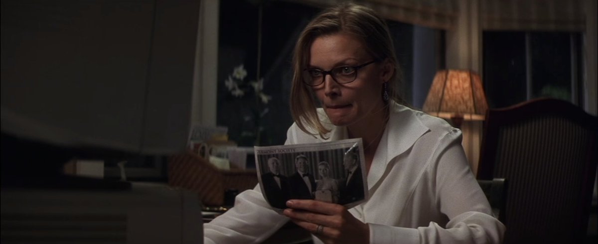 Ok break in the action to appreciate Michelle Pfeiffer& #39;s sleuthing face