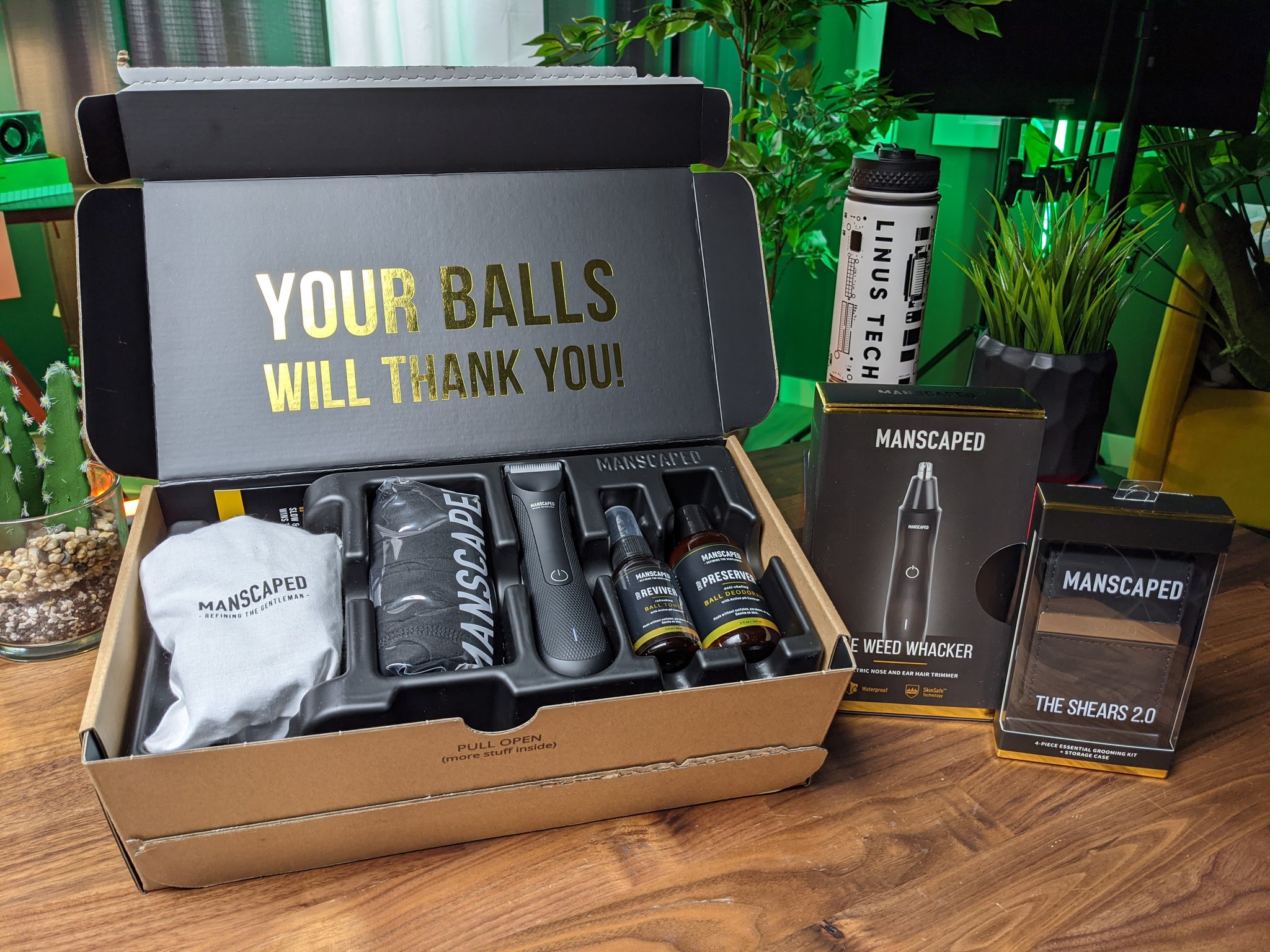 Linus Tech Tips Twitter: "No, thank @manscaped sponsoring this post. This is their Performance Package, and you can get 20% OFF + Free International Shipping + 2 FREE Gifts