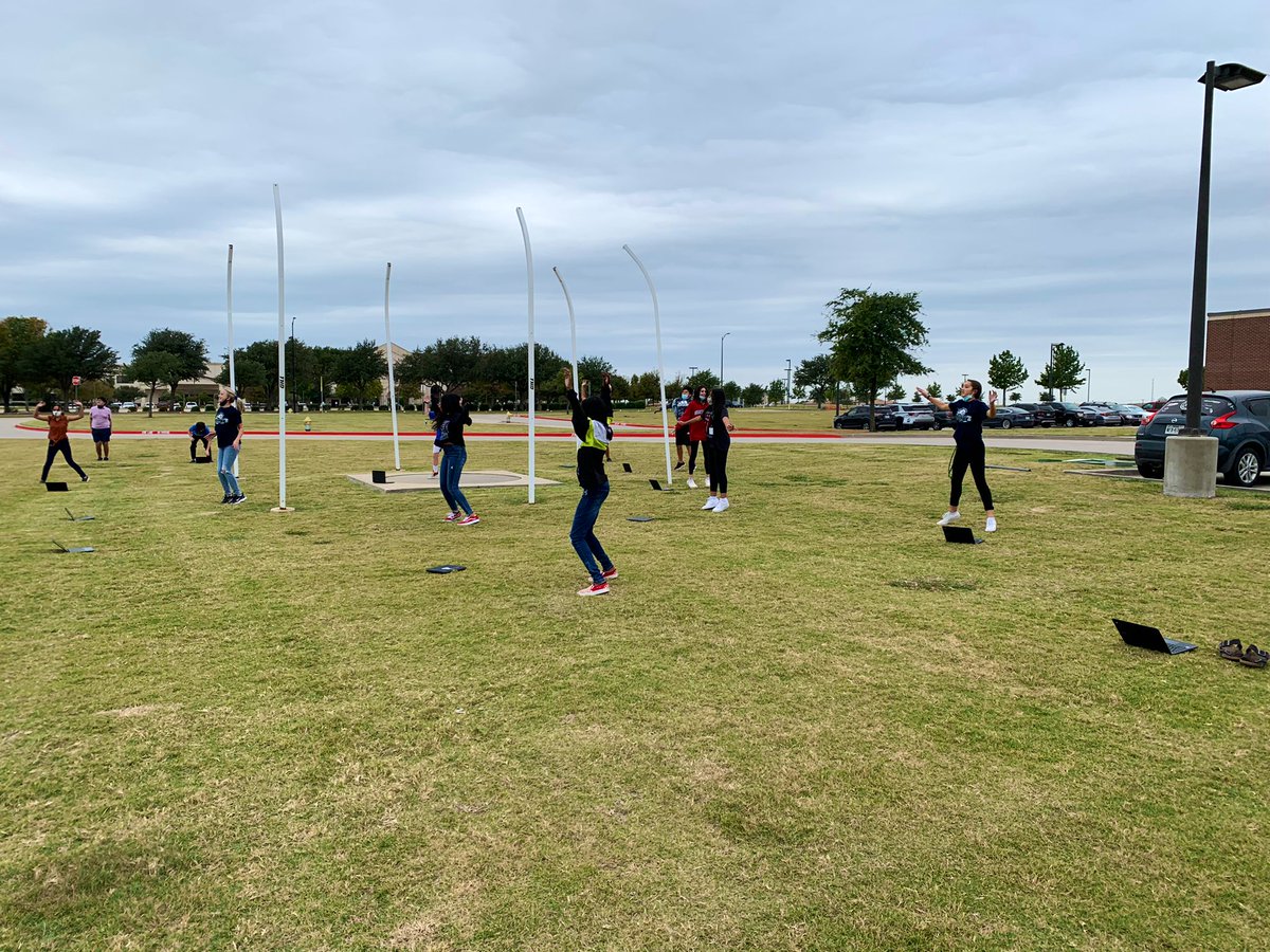 MsGoodScience's tweet photo. We were able to get outside recently and enjoy the nice weather while completing some whole group stations over the skeletal &amp; muscular systems. After testing our voluntary &amp; involuntary muscles, students completed a flipgrid to reflect on their learning. #HMSproud #campusbadges https://t.co/KdkJZG2Lmz