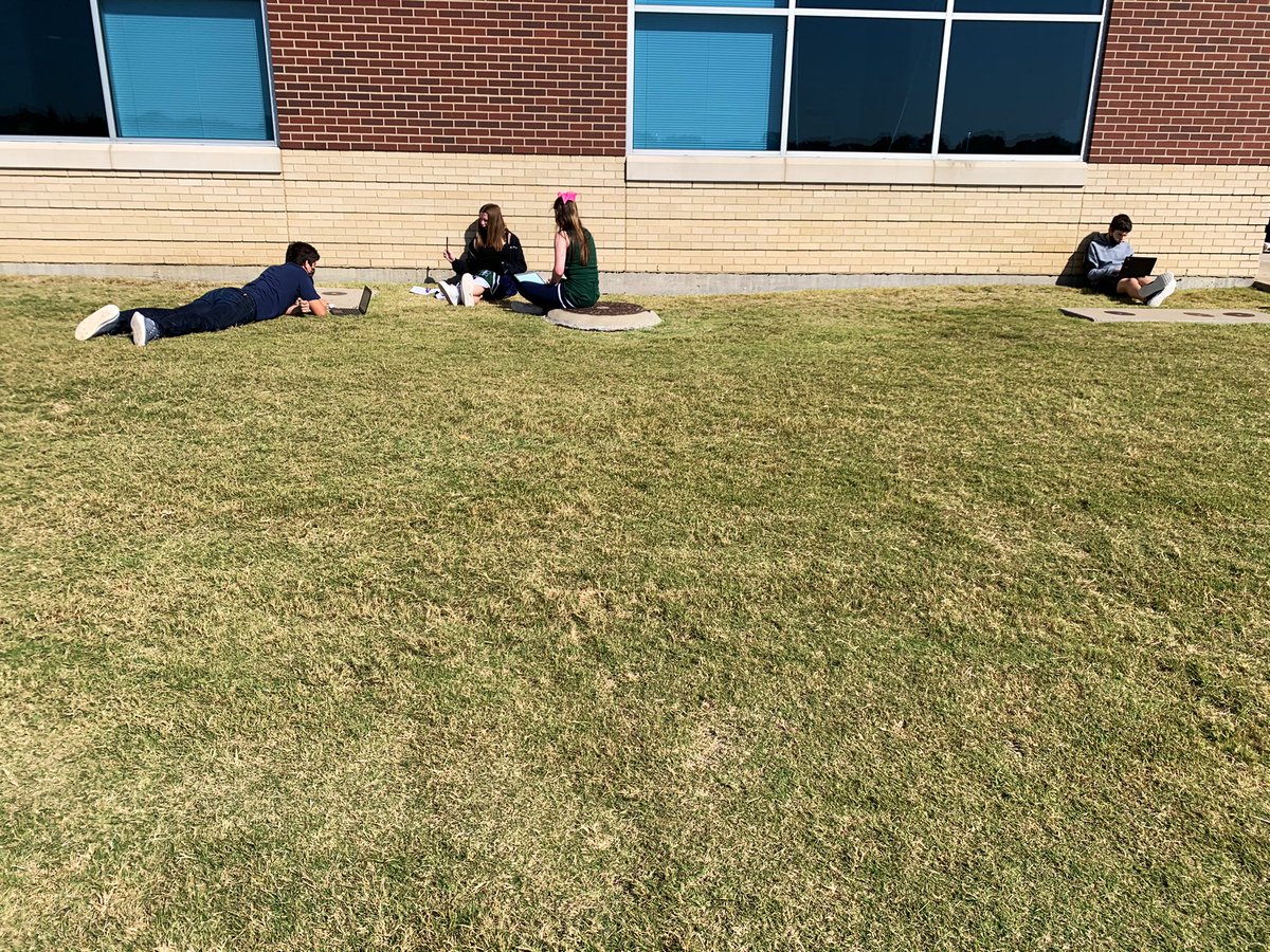 MsGoodScience's tweet photo. We were able to get outside recently and enjoy the nice weather while completing some whole group stations over the skeletal &amp; muscular systems. After testing our voluntary &amp; involuntary muscles, students completed a flipgrid to reflect on their learning. #HMSproud #campusbadges https://t.co/KdkJZG2Lmz