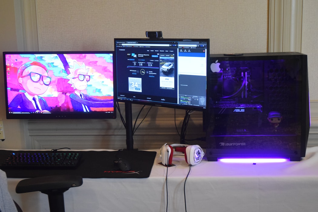 Putorsen_Ergo's tweet photo. Watching Rick and Morty while playing gamesπππ.
Putorsen allows you to multitaskπ€.
(Follow us and join Telegram Group (https://t.co/R9GqkMV0qg) for daily contentπ)
#rickandmorty #pcgaming #setup #gamingsetup #ergonomic #workstationsetup #workstationpc #workstationdesign https://t.co/l6i77JLl7e