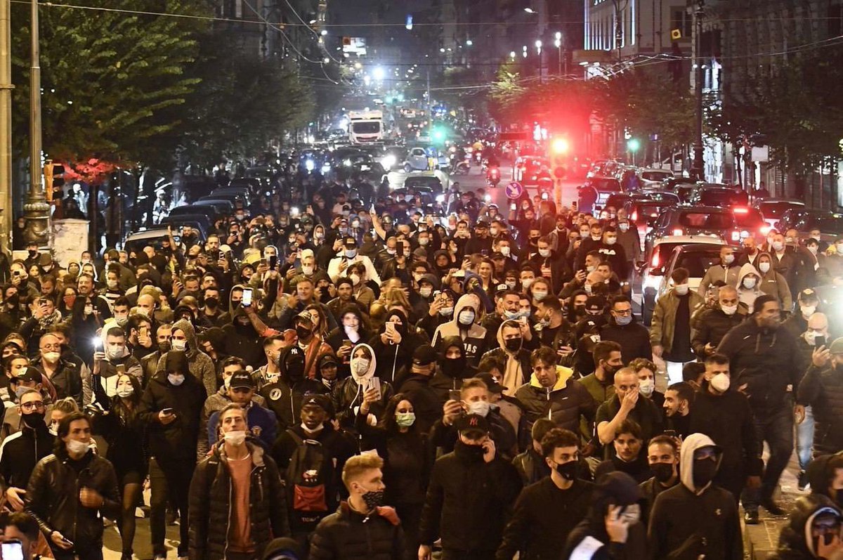Митинги в италии. Митинги в италии. Митинги в италии. Антиглобалисты генуя 2001. Италия протест.