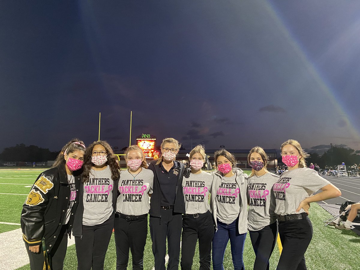 AnahuacSports's tweet photo. Our student athletic trainers are ready for the game! Go panthers!!! #pinkout2020 https://t.co/ICAG3mYx64