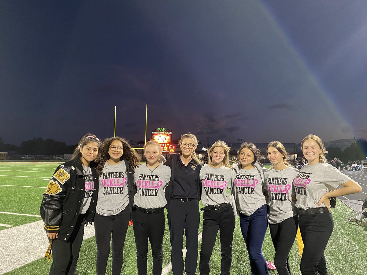 AnahuacSports's tweet photo. Our student athletic trainers are ready for the game! Go panthers!!! #pinkout2020 https://t.co/ICAG3mYx64