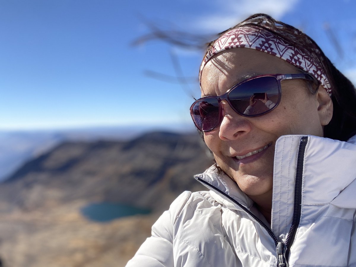 LesleyKailani's tweet photo. Today I solo hiked to that little lake you see behind me. Grateful to be alive and in good health right now to do the things I want to. Living with MBC is a crap shoot. We have to live until we die. #moreformbc https://t.co/k1z2OtDPJN