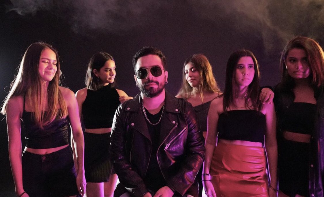 rogerlateshow's tweet photo. @lolaclubmx estrenó nueva canción el día de hoy #Marchate🔝🎶🤟🏻 corran a escucharla esta buenerrima 🤟🏻🤟🏻🤟🏻 @alexxxstrecci https://t.co/PzWZorwJSb