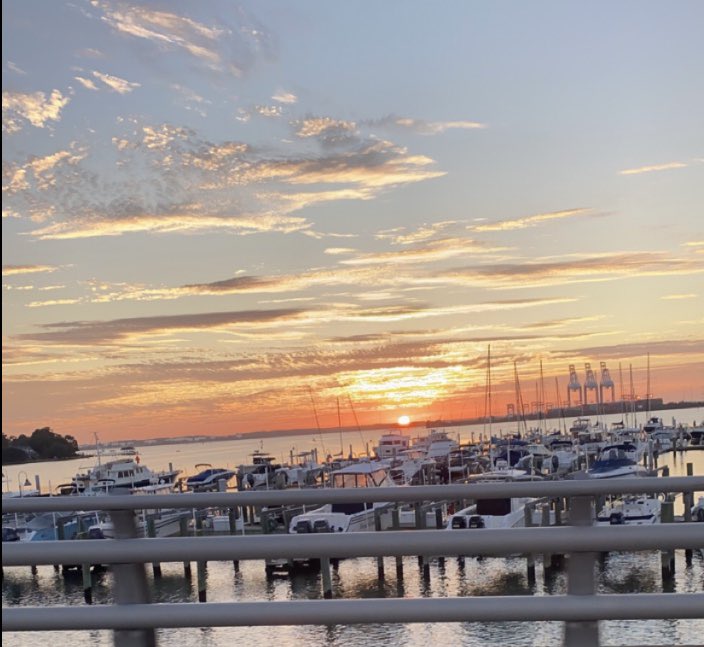 Tekkinheels's tweet photo. That’s a wrap to another crazy week. #commuteviews https://t.co/rU70cD8Rcd