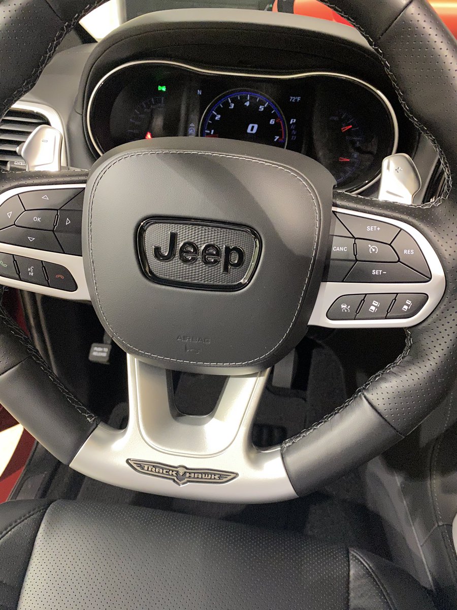 toosii2x's tweet photo. new 2020 Trackhawk 💰 https://t.co/eDw1Cvk1et