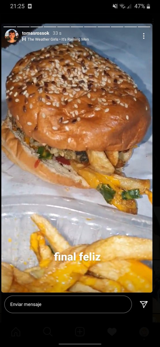 tu idolo le pone papas a la hamburguesa? pq el mio si, im proud