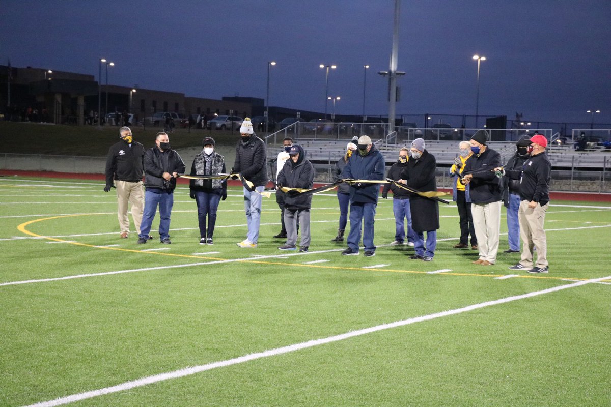 WichitaUSD259's tweet photo. Southeast High School officially dedicated its new stadium with a ribbon cutting ceremony. This marks the first new stadium built in the Wichita Public Schools in over 40 years! #WPSProud @WSE_Athletics @WichitaSEHS https://t.co/QZsPn3lvuv