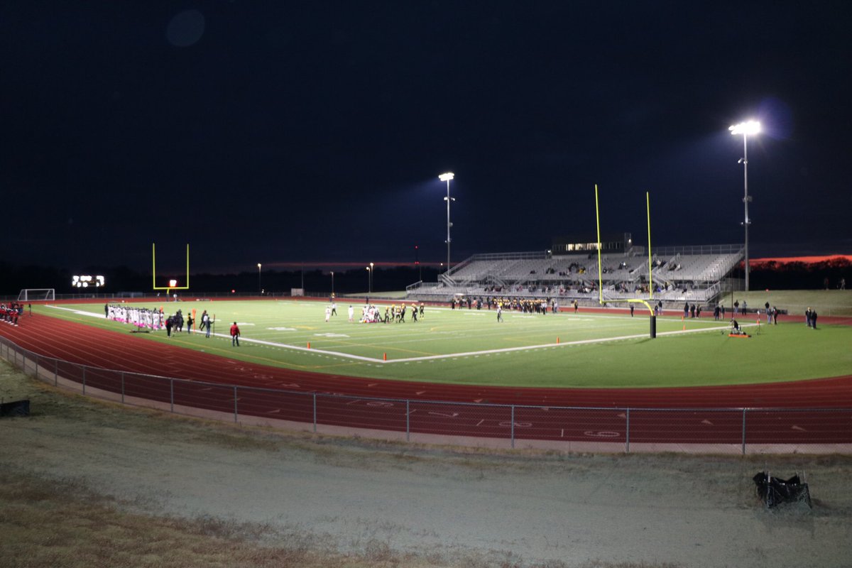 WichitaUSD259's tweet photo. Southeast High School officially dedicated its new stadium with a ribbon cutting ceremony. This marks the first new stadium built in the Wichita Public Schools in over 40 years! #WPSProud @WSE_Athletics @WichitaSEHS https://t.co/QZsPn3lvuv