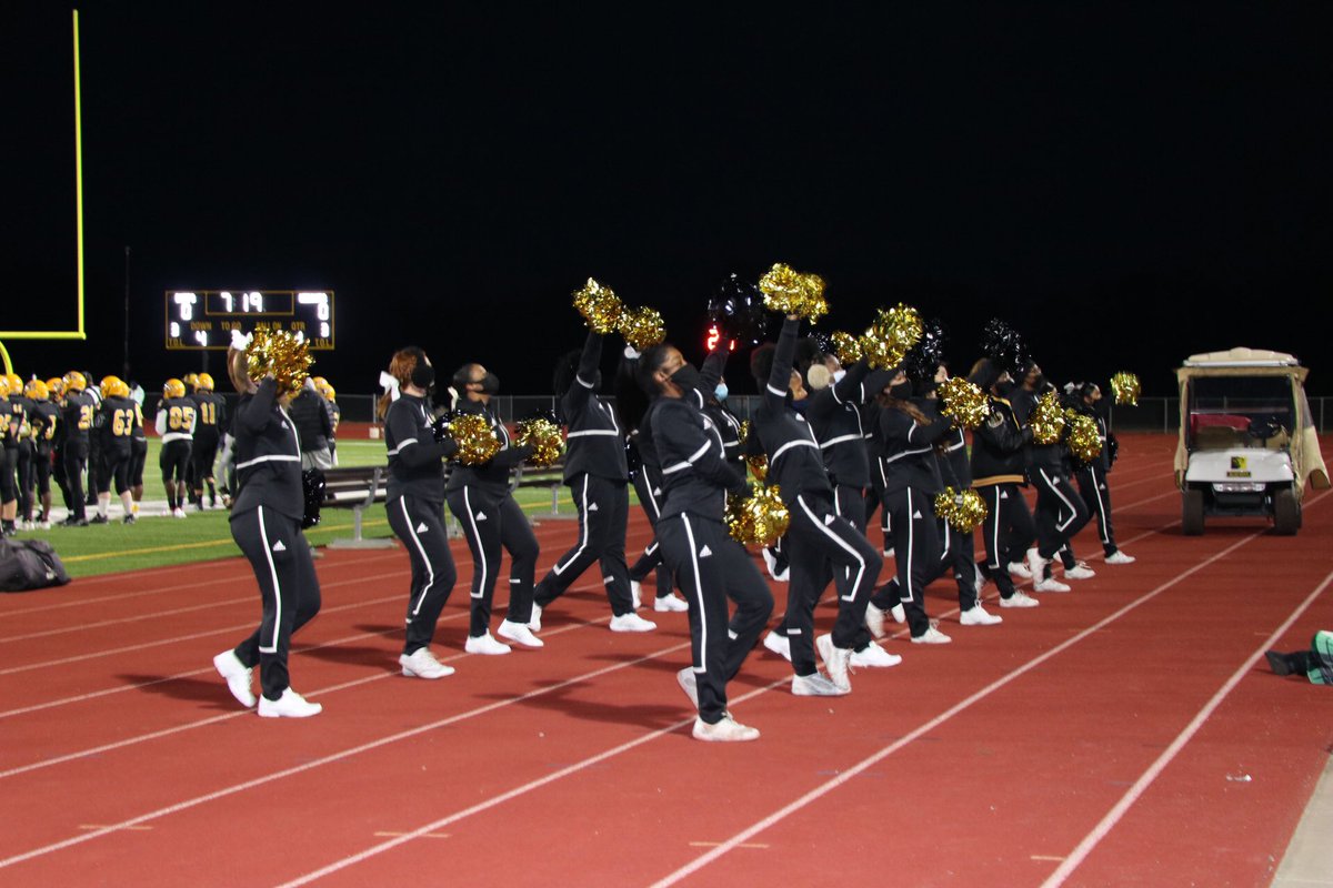 WichitaUSD259's tweet photo. Southeast High School officially dedicated its new stadium with a ribbon cutting ceremony. This marks the first new stadium built in the Wichita Public Schools in over 40 years! #WPSProud @WSE_Athletics @WichitaSEHS https://t.co/QZsPn3lvuv