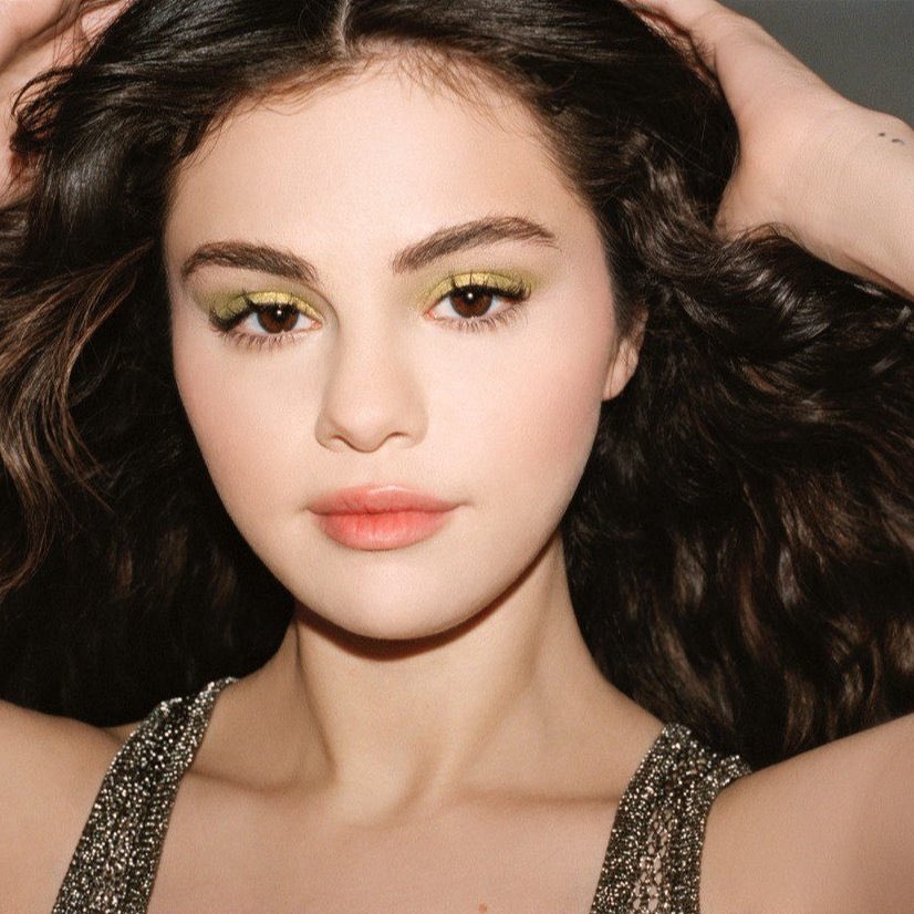 Threebrightgirl's tweet photo. CHALLENGE 

700 comments with 

#SocialChart50 + @selenagomez https://t.co/8T1Y0qvU5M