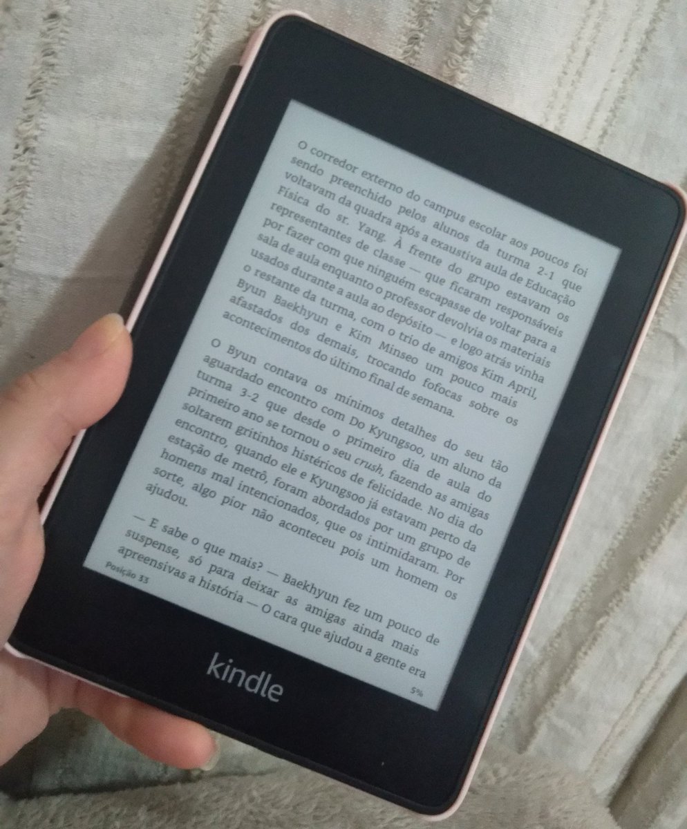 eIfIand's tweet image. E vamos aproveitar o Kindle novo pra finalmente colocar em dia a leitura do lipse! #plot16 #LendoEXOlipse