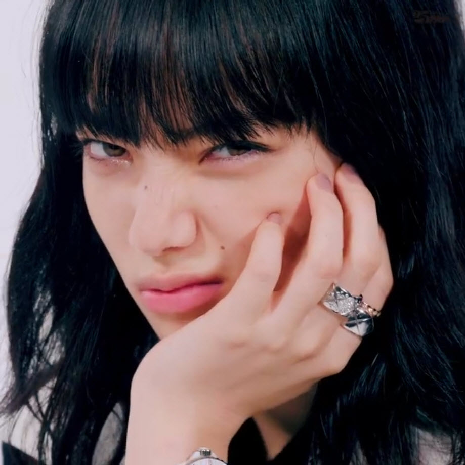 #小松菜奈
#고마츠나나
#CHANEL
25ans × CHANEL J12 の小松菜奈、4枚たまった
https://t.co/0fg715haox https://t.co/0WwngpVFKQ