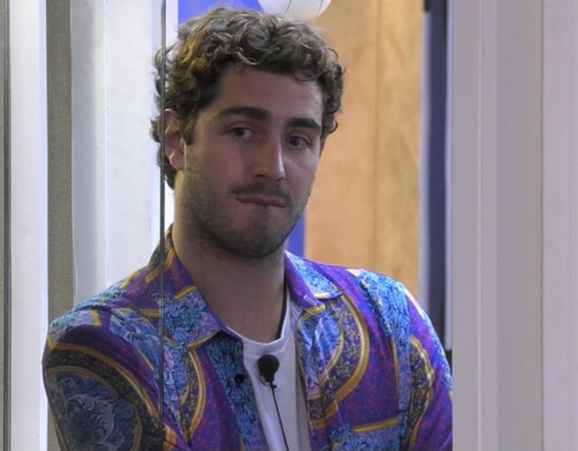 masticazzik's tweet photo. #GFVIP 
Elisabetta che dice che le capita di pensare ad una persona fuori dalla casa e Pierpaolo che le fa ancora la corte 
IO LETTERALMENTE COSÌ RAGA: https://t.co/1m8dfRhzZW