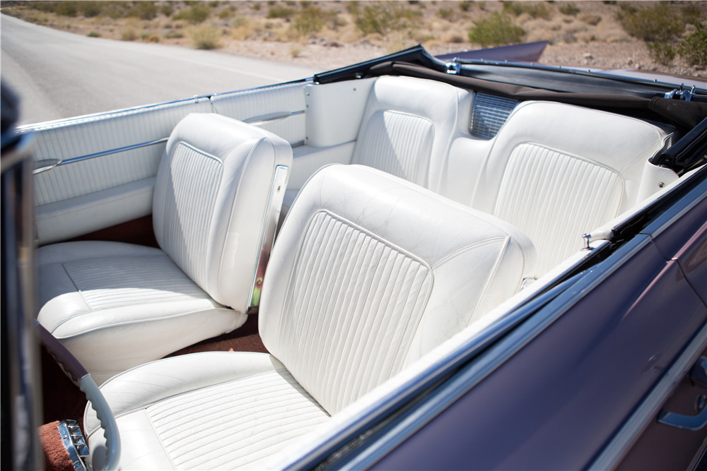 Mercomatic's tweet photo. 1962 #Cadillac #Eldorado #Biarritz #Convertible; 390 cid, 2 bbl, 325 hp; 4-speed Hydramatic; The grille took on a more traditional look for 1962, with a floating, horizontal bar across the middle. The car also pioneered clear-lens taillights that turned red when they lit up. https://t.co/DLCXS0wIdd