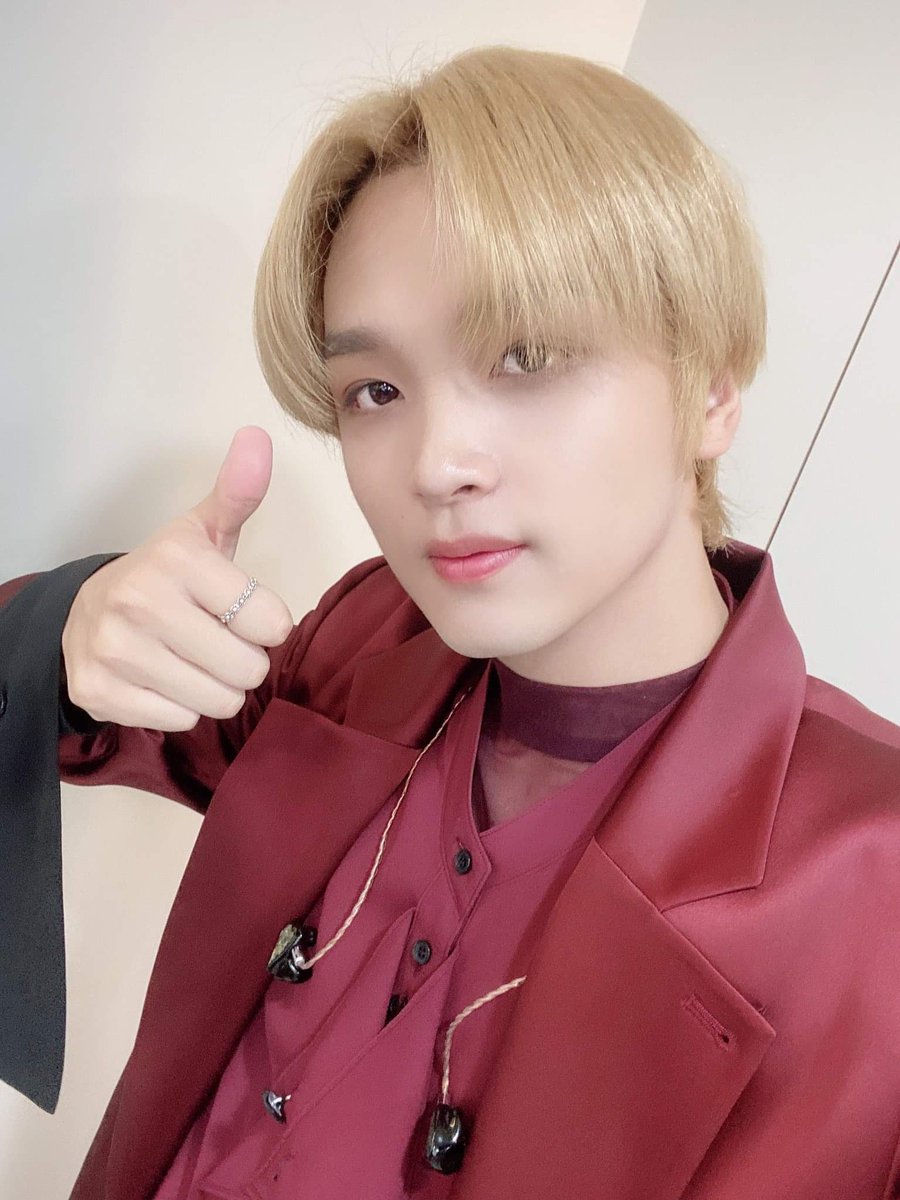 HaechanMexico's tweet photo. 201023 | Traducción

"Czennieeeee
Hoy tuvimos un show musical también, ¿Lo has visto?
Creo que me veía un poco como Crayon Shin Chan*... kkkk
Gracias por su apoyo hoy también -Fullsun

#HAECHAN #FromHome
#NCT
(N/T: Crayon Shin Chan es un personaje famoso de una caricatura) https://t.co/l0ZVtzYtnM