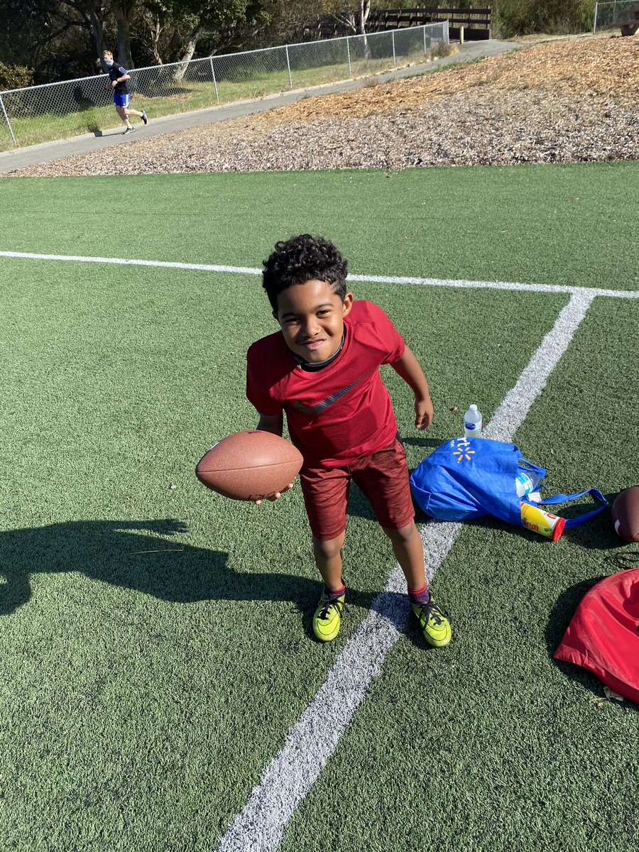 Stingrizay's tweet photo. Another great session today these boys worked so hard today!
Pushing each other, encouraging each other & holding each other accountable.
Most of all having fun & getting better.
Bigger, Stronger, Faster!
#Grinding #HardWork #DR1 #GD3 #LoLo #Jayceon
ππΎββοΈπ¨π¨ππͺπΎ https://t.co/W0uiGgLTxc