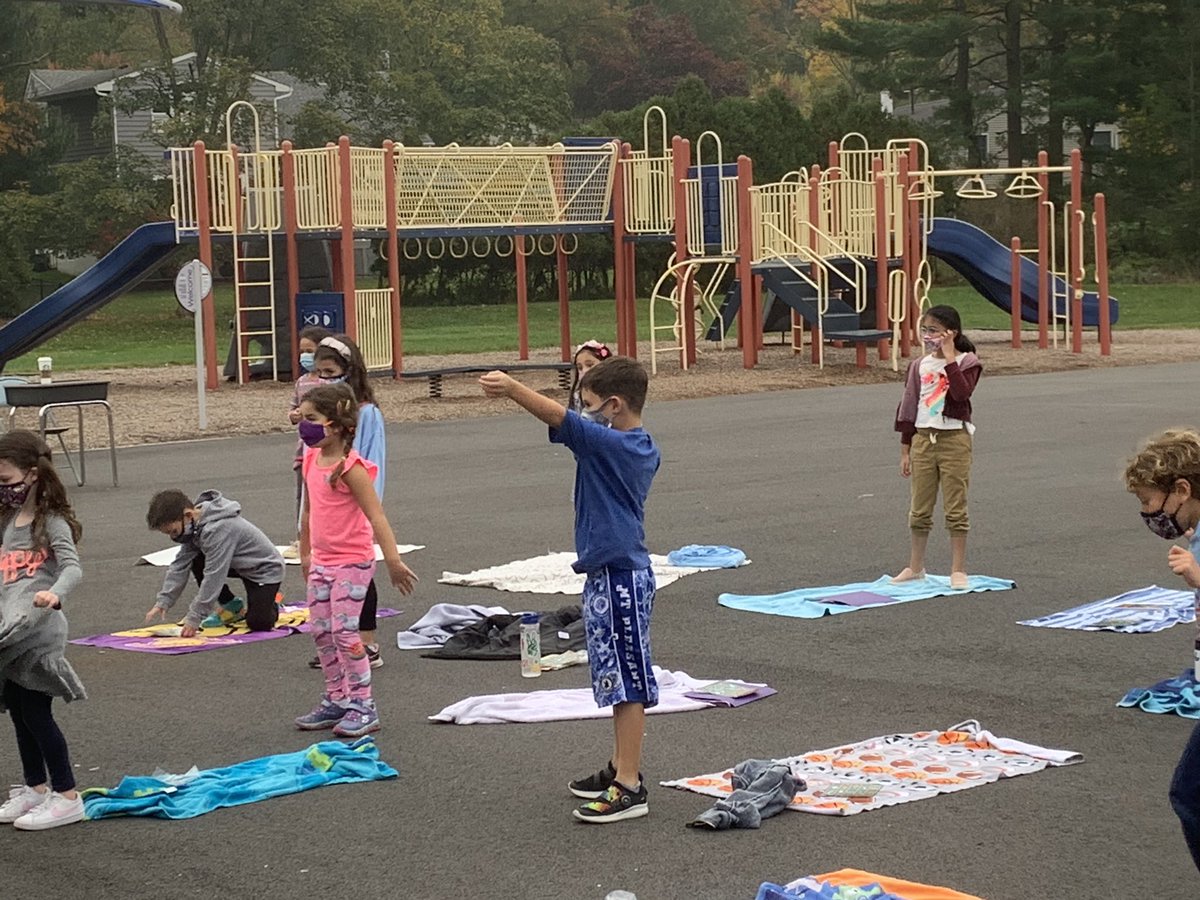 NjMpe's tweet photo. Freeze dance, Halloween style!!! Thank you to our class parents!!! π¦π¦π¦π¦#MPEROCKS!!! https://t.co/R2gpcHdRSx