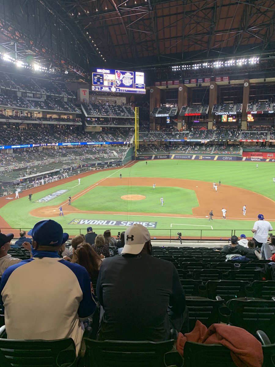 RandyStinson's tweet photo. My view for the evening. https://t.co/CPd3XJ43Pv