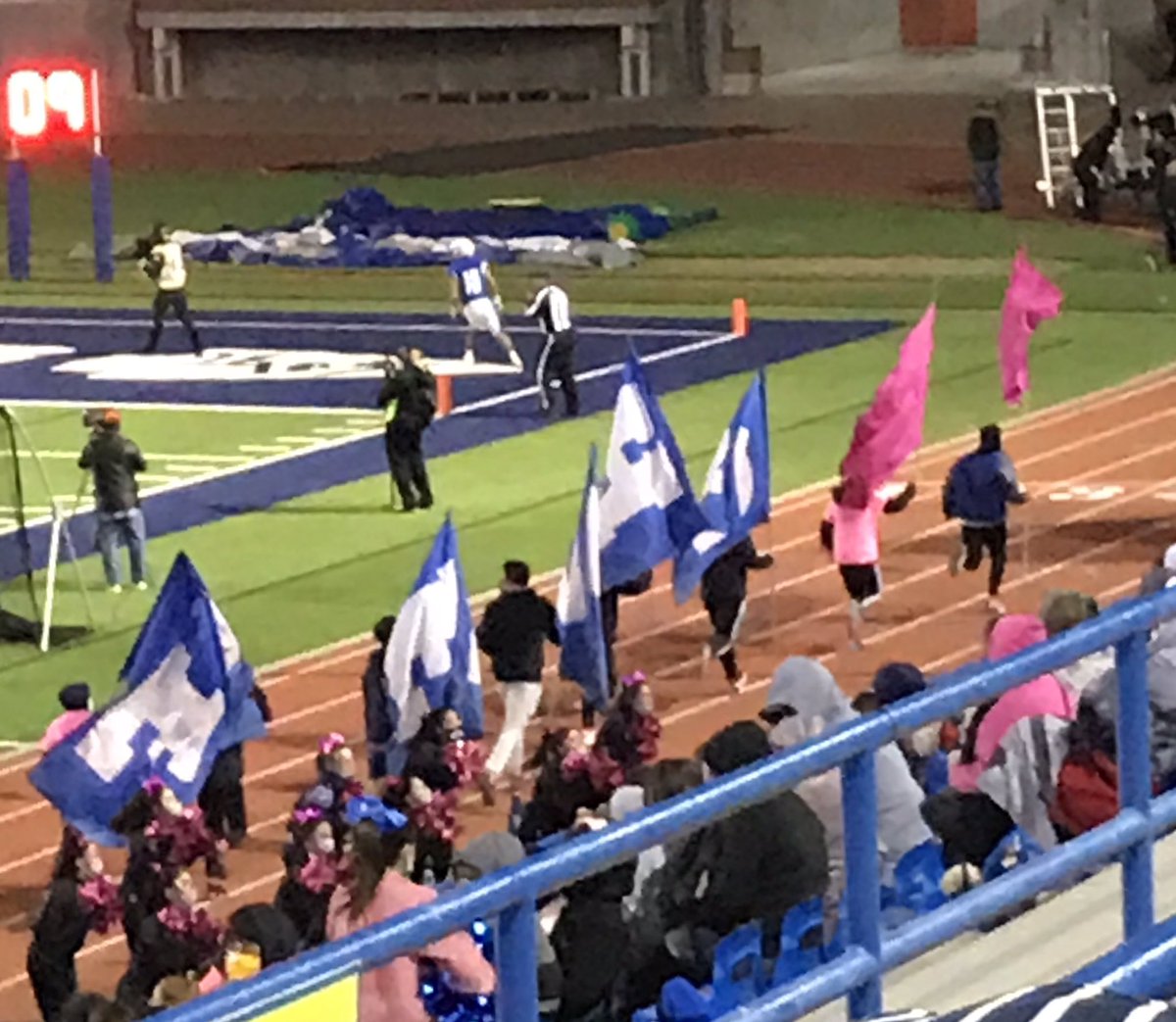 Touchdown LV...Rodriguez to Bandy!!!   Way to celebrate blue crew!!! <a href="/markbaker0312/">Mark Baker</a> @SanAngeloSupt
