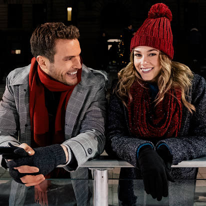 Watching first Christmas movie of season CHRISTMAS ON ICE on @lifetimetv #ChristmasOnIce #lifetimetv https://t.co/0bsneUsRBF