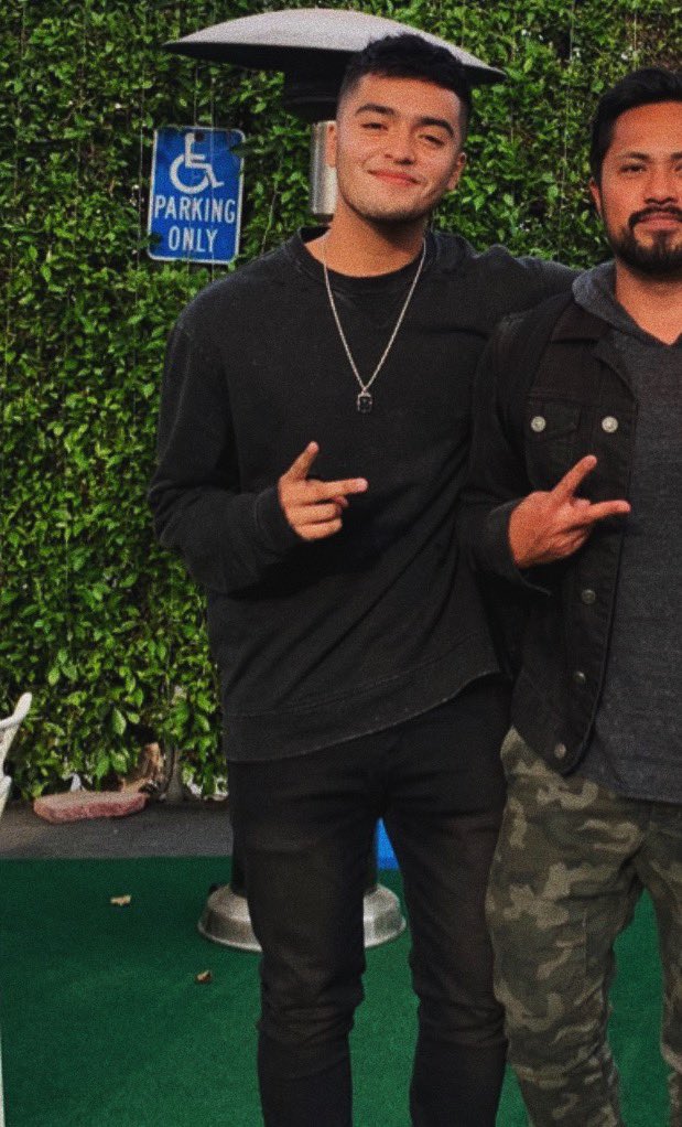 DAILYSERGIO's tweet photo. king of the ✌🏼 https://t.co/PTmyqEnezZ