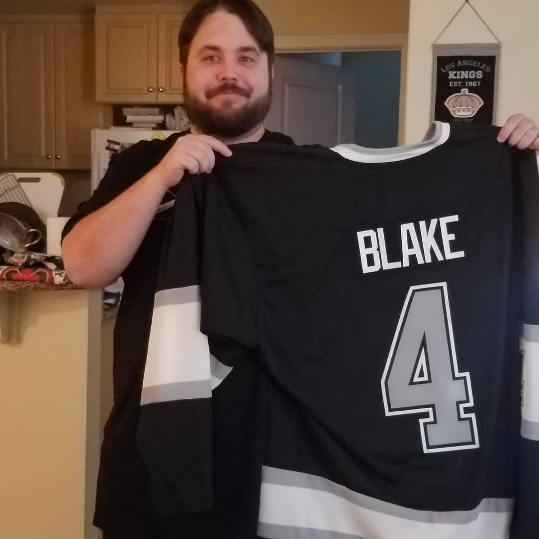 OCSteveSDS's tweet photo. Losing weight and went down a sweater size. #LAKings #RobBlake https://t.co/Mviu32mPRg