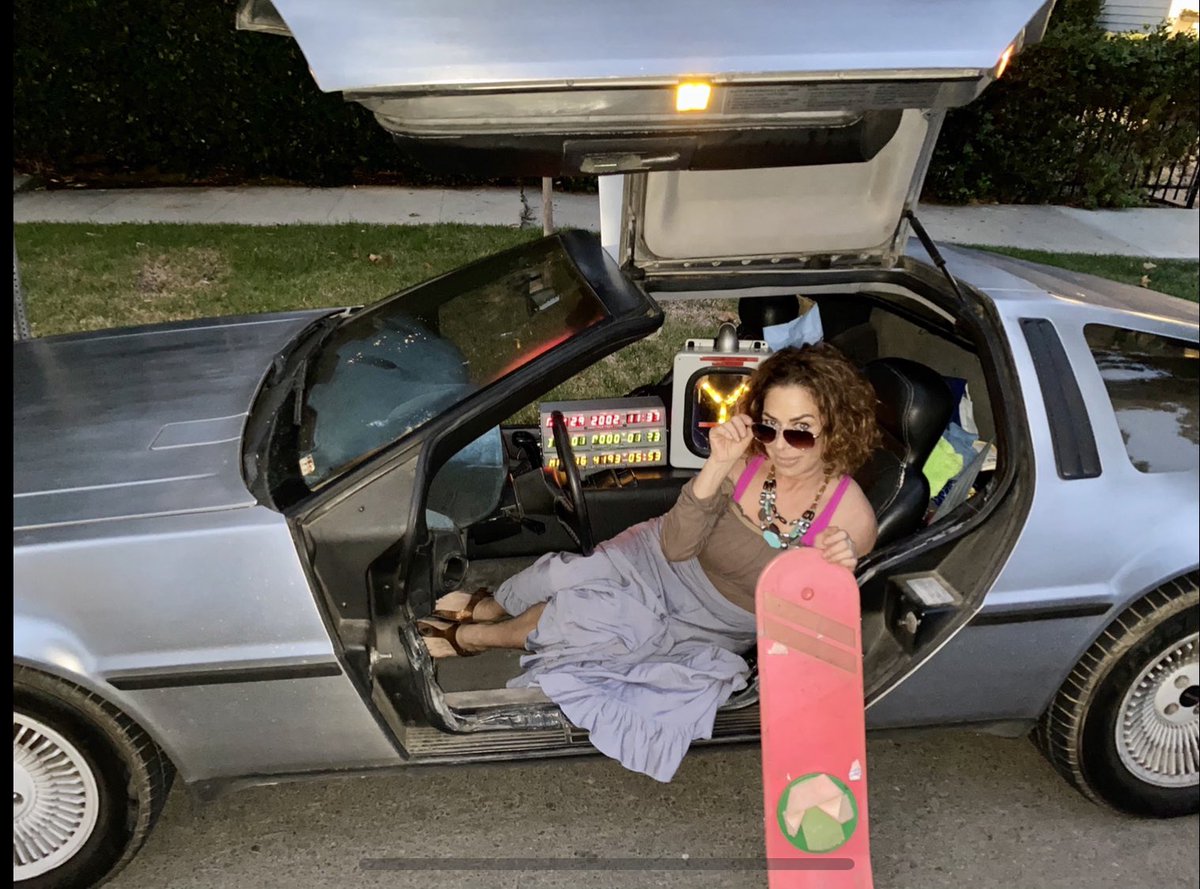 TheClaudiaWells's tweet photo. Happy Day After Back To The Future Day!! โค๏ธ๐๐ฅณ๐
#BackToTheFutureDay
@theclaudiawells @backtothefuture @back_to_the_future_
#JenniferParker #BacktotheFuture #BTTF #ClaudiaWells #delorean #businesswoman #BTTF35 #StylingMen @looper @ArmaniWells #backtothefuturetrilogy โค๏ธโค๏ธ https://t.co/IKSdJPr2o2