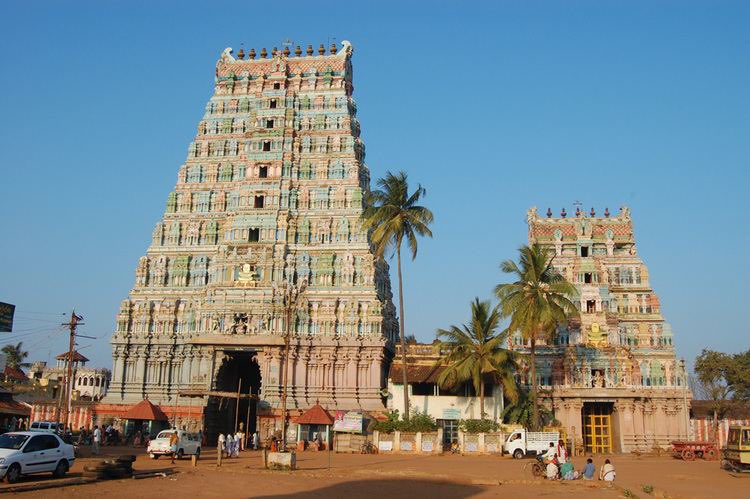 Even in the end, Marudhus surrendered only after British threatened that they will blew the Kalayar Koil temple tower. Strong Sanatani’s they were Marudhu’s couldn’t even take a small crack on the temple they had built & hence gave up their defence.