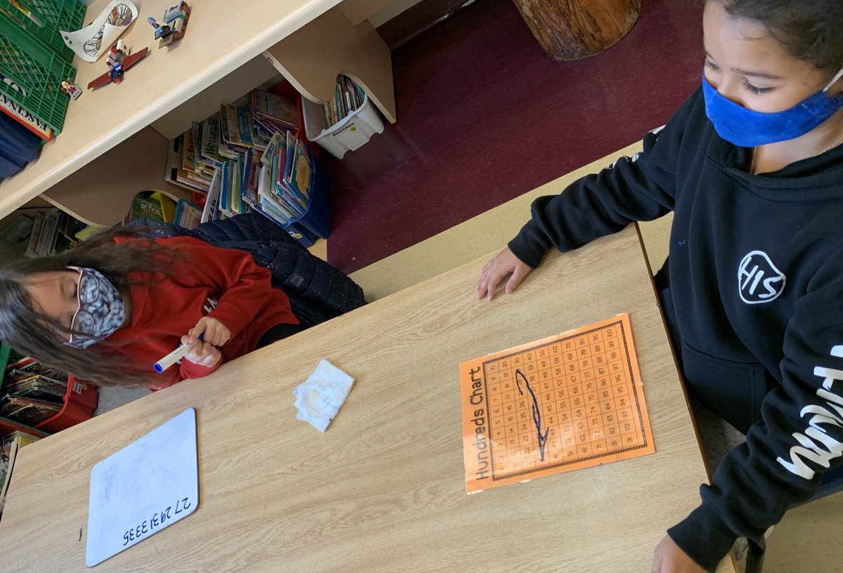 mrscott2jo's tweet photo. We spent the week skip counting! We can count by 20s, 25s and 50s to 200 and we can count by 10s and 2’s starting anywhere! Tots impressed grade 2s!! @St_Andrew145 #ignorethelegos #webuildstuff https://t.co/mJRckvTu01