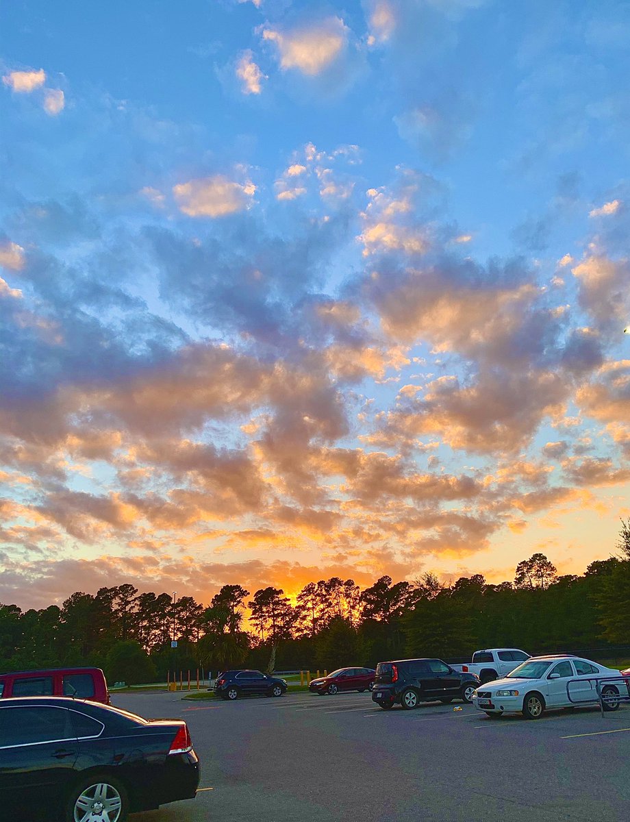 _big_toe_'s tweet photo. some pretty skies I’ve witnessed lately that are worth sharing 🥰 https://t.co/0UwVPGHKl6