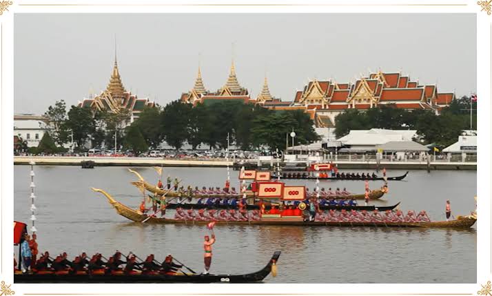 Untitled_pcn's tweet photo. Sending you good vibes this Saturday morning! 😊 💛💛💛🌻🌻🌻🌟🌟🌟☀️☀️☀️
This picture : Suphannahong is the regular royal barge for travelling in water-borne procession.✨✨✨💫💫💫 
#ในหลวงสู้สู้ https://t.co/aHJGanESMp