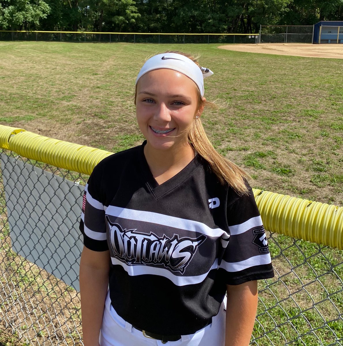 MaddieMckay2022's tweet photo. So EXCITED to announce my commitment to further my education and play D1 softball at Toledo University! Thank you to my family, coaches, &amp; teammates for their support along the way. #gorockets 💙💛🚀@ToledoSoftball @JoeAbraham1010 @Paige_McMenemy @16u_Garroway @FloSoftball https://t.co/rdTKSnVE8a