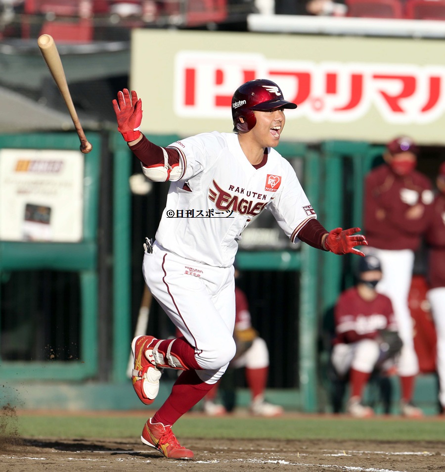 楽天－日本ハム（試合中）24日
会心の表情です。４回１死二塁、右前にプロ初安打を放つ田中貴。二塁から田中和が生還し打点もつきました
#田中貴也 ＃楽天イーグルス #楽天 #RakutenEagles #rakuten #宮城県