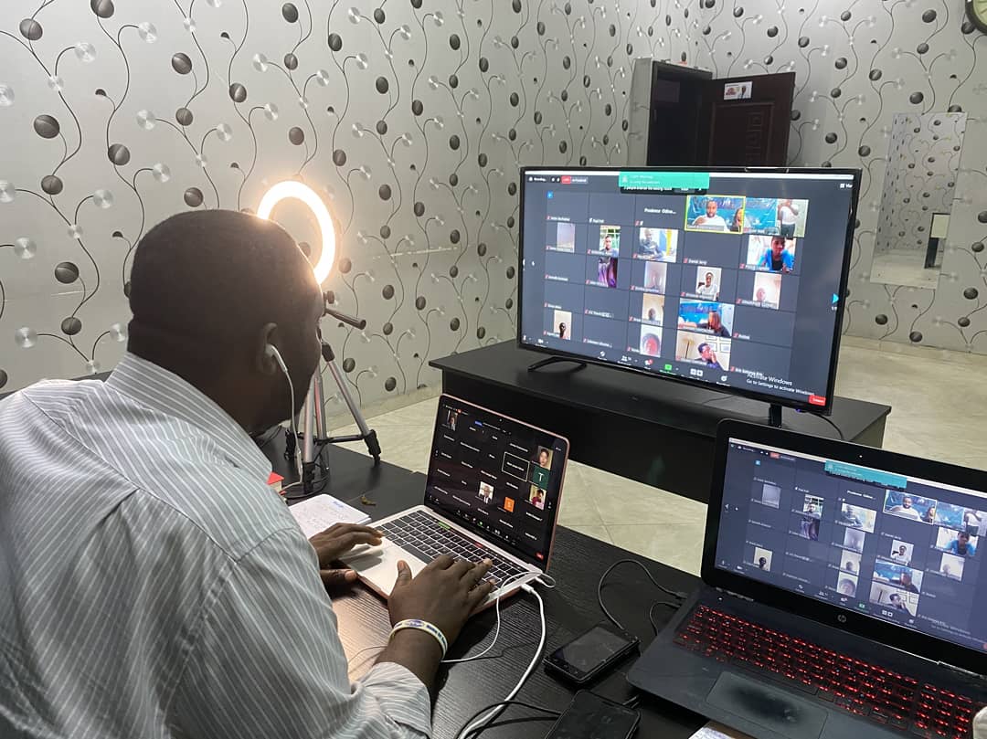 DIF_Foundation's tweet photo. "Business Strategy is amoral: there is no good or bad strategy in business. It is your results that determine whether your strategy is good or not" - Sam Obafemi, speaker at DIF Virtual Business Clinic.
#DI58 #DavidIbiyeomieAt58 #DavidIbiyeomie #DIFimpact #DIFproject https://t.co/81G6qqjqNH