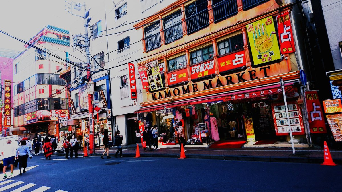 陰キャなので奥の隅っこで展示してます

販売は原画一点とグッズです いろいろ忘れたのでまた明日来ます!
#AAAGALLERY 
