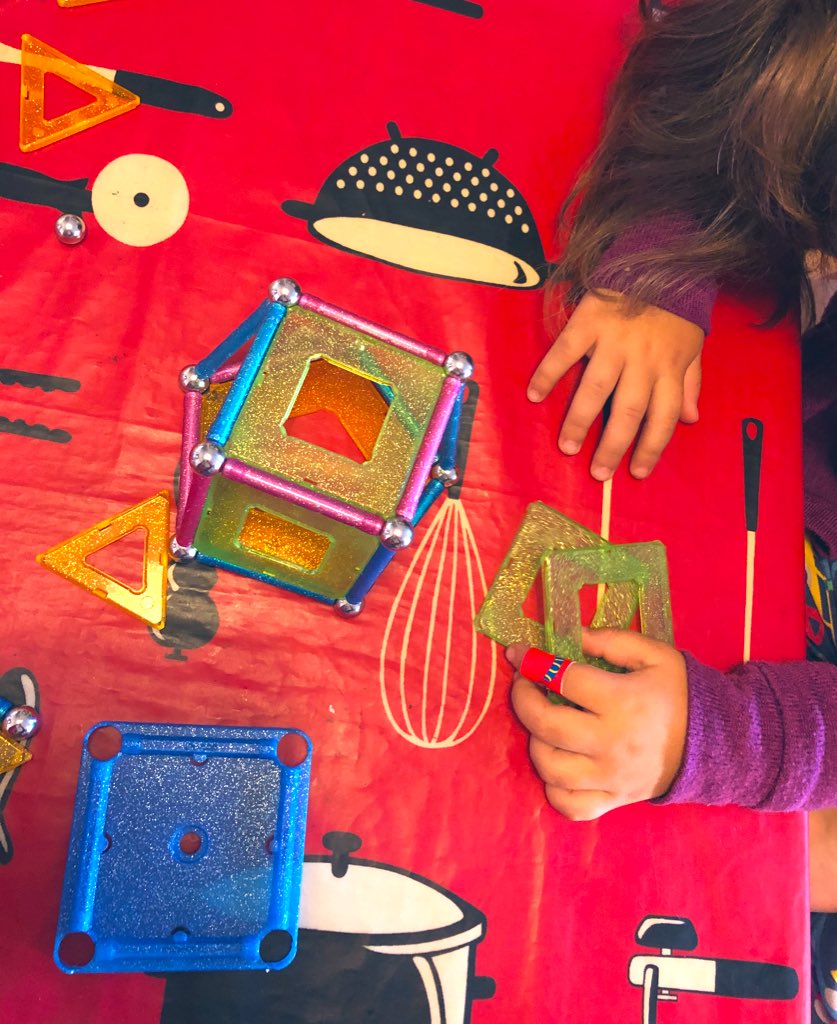 carlesora's tweet photo. #STEMing young minds: Glitter+Geoforms 😅 https://t.co/2Lm29JQ6DR