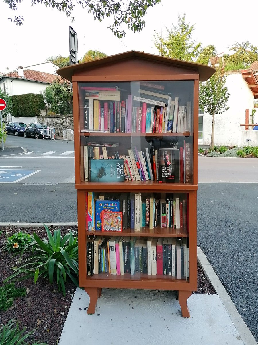 📍Kaleko liburutegia, 11 | Hendaia (Lapurdi)📚📖
 #hendaia  #irakurketa #liburutegia
wp.me/paAjiU-7F
Hau Hendaian dagoen kaleko liburutegietako bat da, baina beste bost ere ba omen daude. Ea topatzen ditugun!