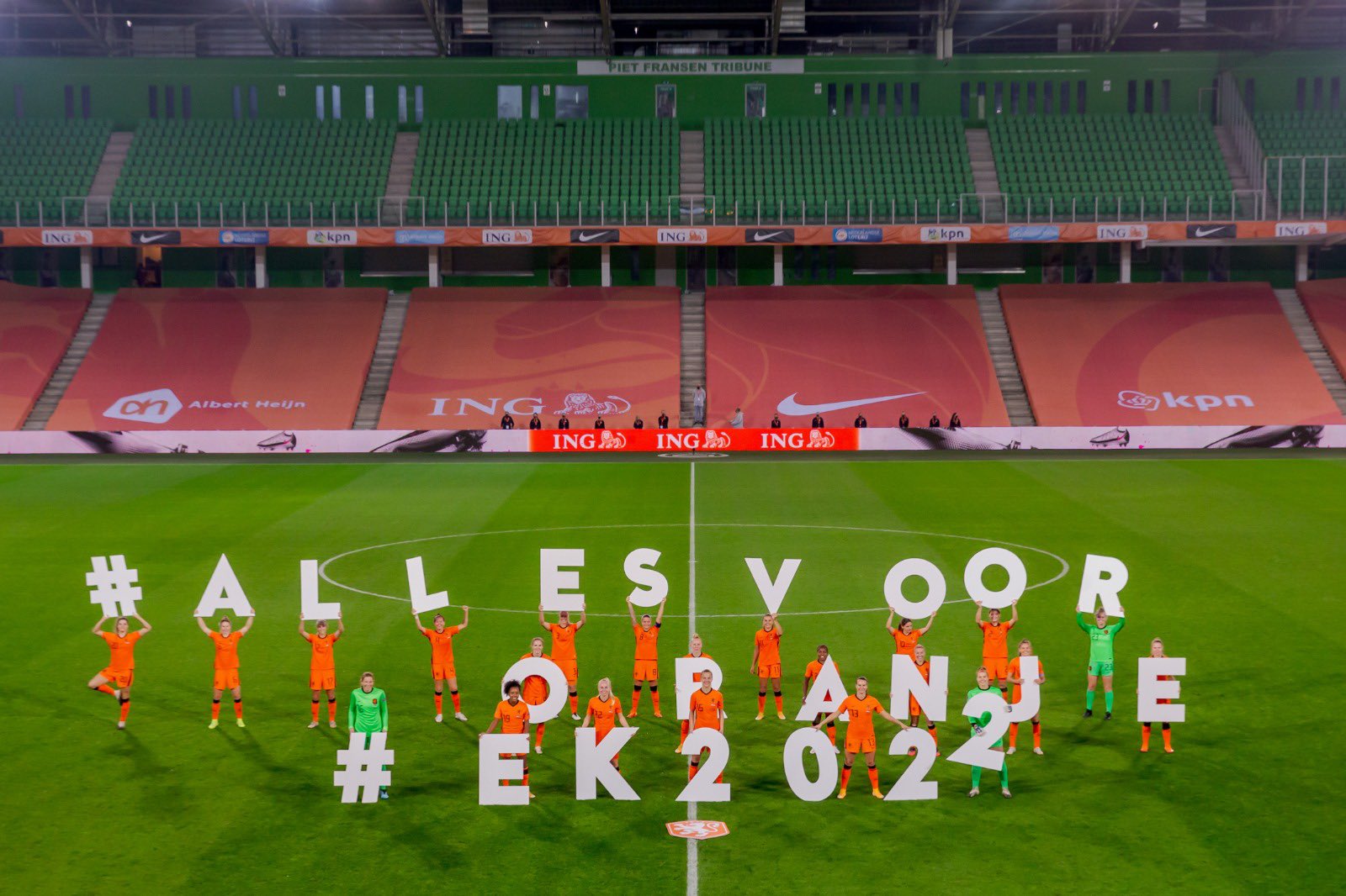 Países Bajos acabó celebrando el triunfo sobre el césped.