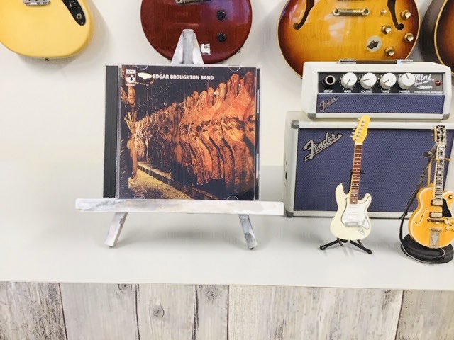 GuitarROCKFIELD's tweet image. 【本日の一枚】
10/24はEdgar Broughtonの73回目の誕生日🌹

Happy Birthday Edgar Broughton 🎉🎉

今日は1971年のアルバム”Edgar Broughton Band”からHouse Of Turnaboutを🎸🎶

🎵 youtu.be/bs81WMi_Jk0

#EdgarBroughton #EdgarBroughtonBand 
#エドガーブロートン #エドガーブロートンバンド