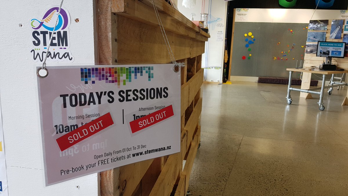 STEMWanaTrust's tweet photo. Our #Maths #Craft NZ lawn activity was super popular today, visitors of all ages enjoying and taking home their sonobe cubes and impossible triangles! 😍 #SoldOut #MathsFTW #STEM #DiscoverCentre https://t.co/l71J9HKjvM
