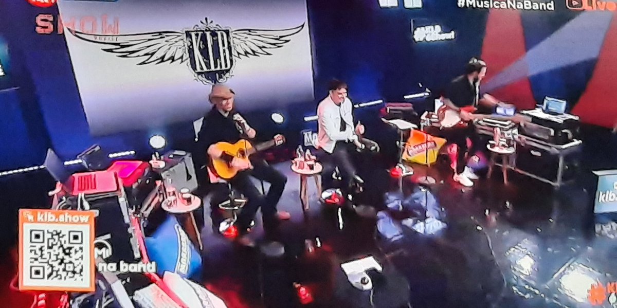 josiane_beatriz's tweet photo. Como a gente sextou bem?! Relembrando os sucessos dessa banda que é referencial musical e de vida: KLB!

#MusicaNaBAND 
#LiveKLB 
#KLBeshow 
#klblive 
#klb https://t.co/nBdE1SEBGu