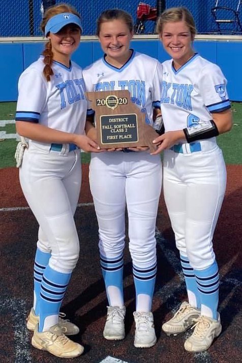 tolton_softball's tweet photo. Congrats to our All District players!

1st team
Paige Bedsworth - P
Allie Widmer - C
Madison Uptegrove - Infield
Bridget Bartlett - Outfield
Emilee Farnan - At Large / Utility

2nd team
Sophie Angel - Infield
Olivia Mobley - Outfield https://t.co/GvVN2FBT5x