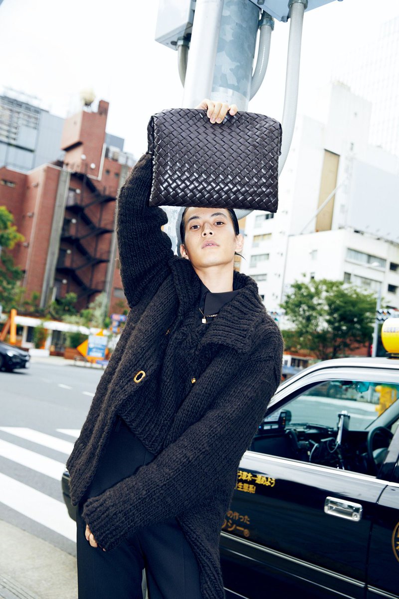 Gq Japan בטוויטר モダンに進化を遂げたボッテガ ヴェネタの旗艦店が表参道に10月30日にプレオープン メゾンの新しい発信地になる 表参道で 俳優の渡邊圭祐が最新作をフレッシュに着こなした 記事と写真 T Co Ulj5plovpt W Keisuke93 T Co