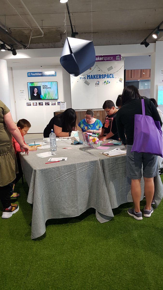 STEMWanaTrust's tweet photo. Our #Maths #Craft NZ lawn activity was super popular today, visitors of all ages enjoying and taking home their sonobe cubes and impossible triangles! 😍 #SoldOut #MathsFTW #STEM #DiscoverCentre https://t.co/l71J9HKjvM
